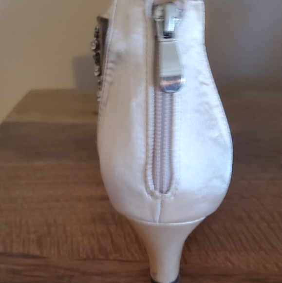 Shoes - Picture 2 of 3